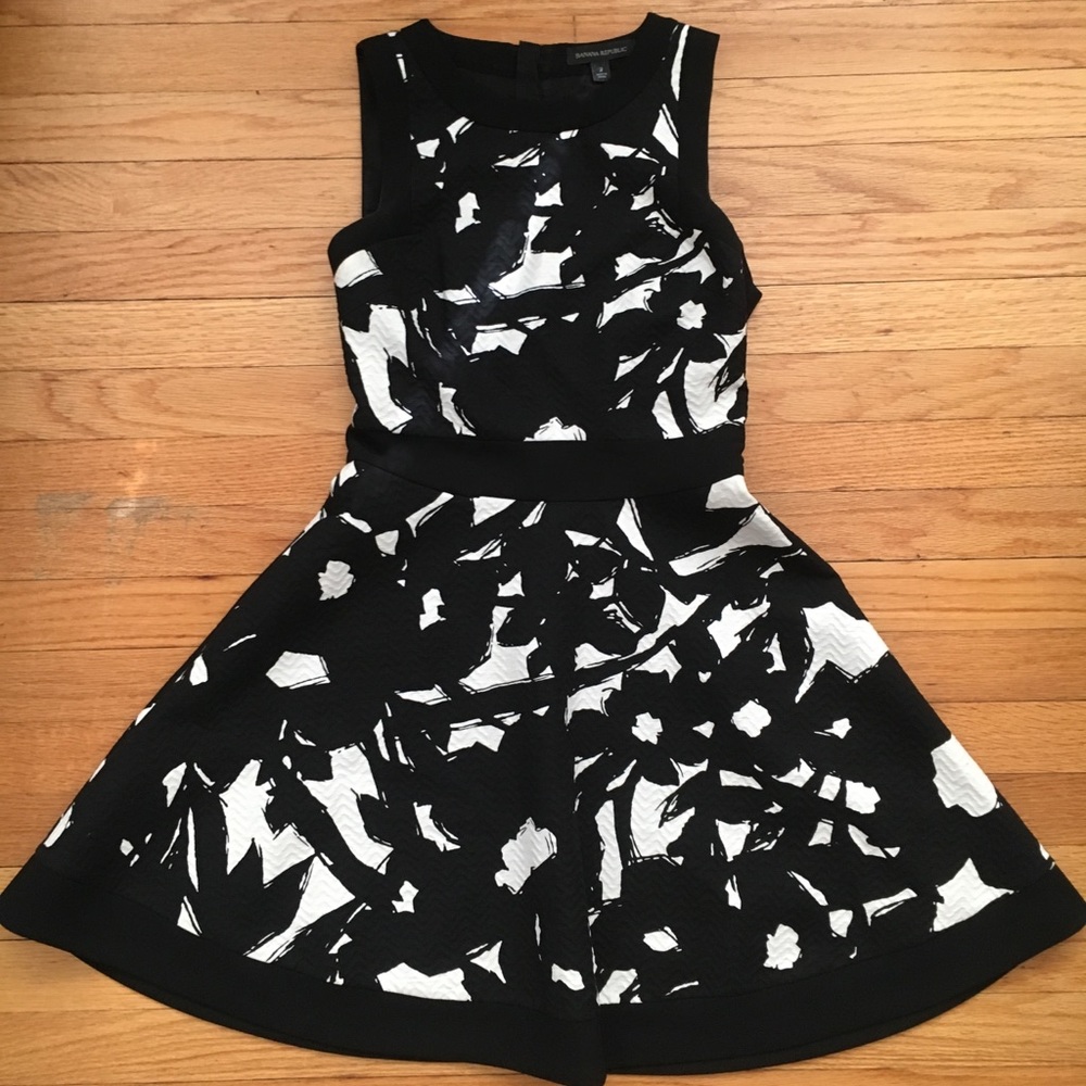 Banana Republic Black and White Dress - Picture 2 of 2